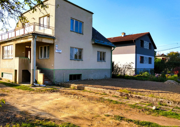 REZERVOVANÉ. Rodinný dom medzi Bystricou a Zvolenom, pripravený na rekonštrukciu