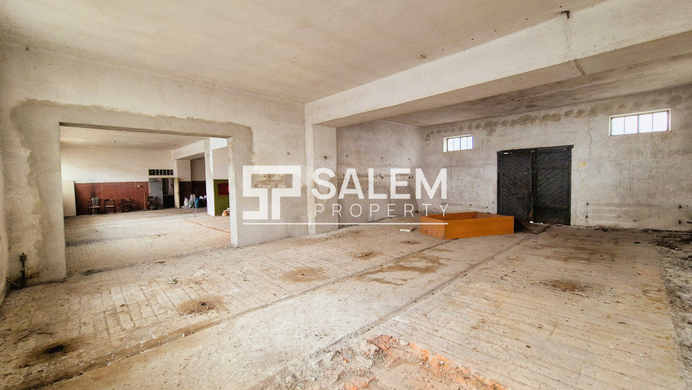 Budova s pozemok 3366m2 v centre mesta, Bytča