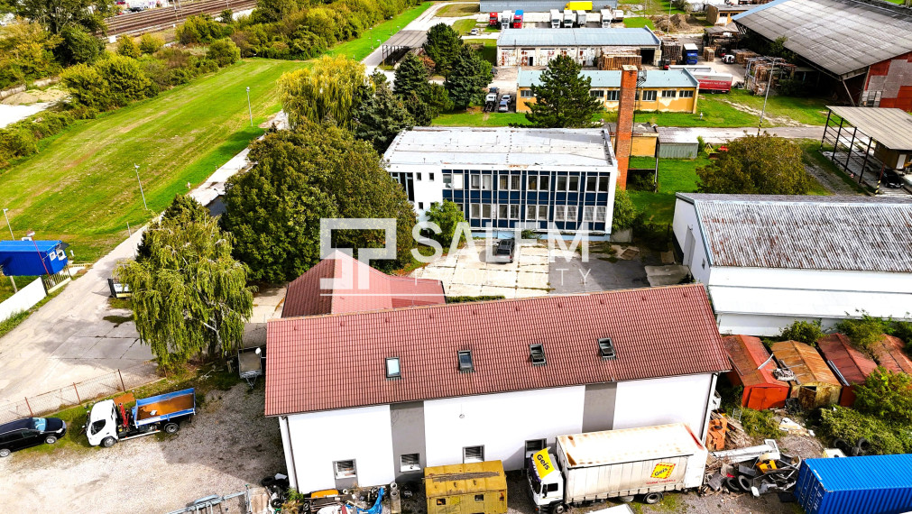 REZERVOVANÉ. Administratívna budova s pozemkami v Sládkovičove