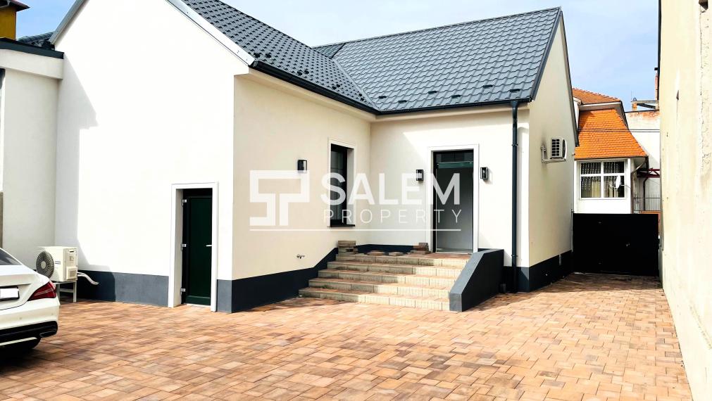 Dom na podnikanie po nedávnej kompletnej rekonštrukcii.