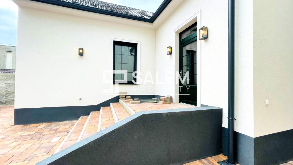 Dom na podnikanie po nedávnej kompletnej rekonštrukcii.