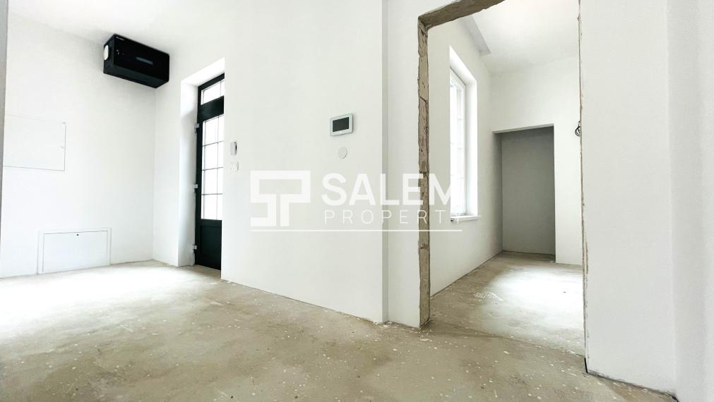 Dom na podnikanie po nedávnej kompletnej rekonštrukcii.