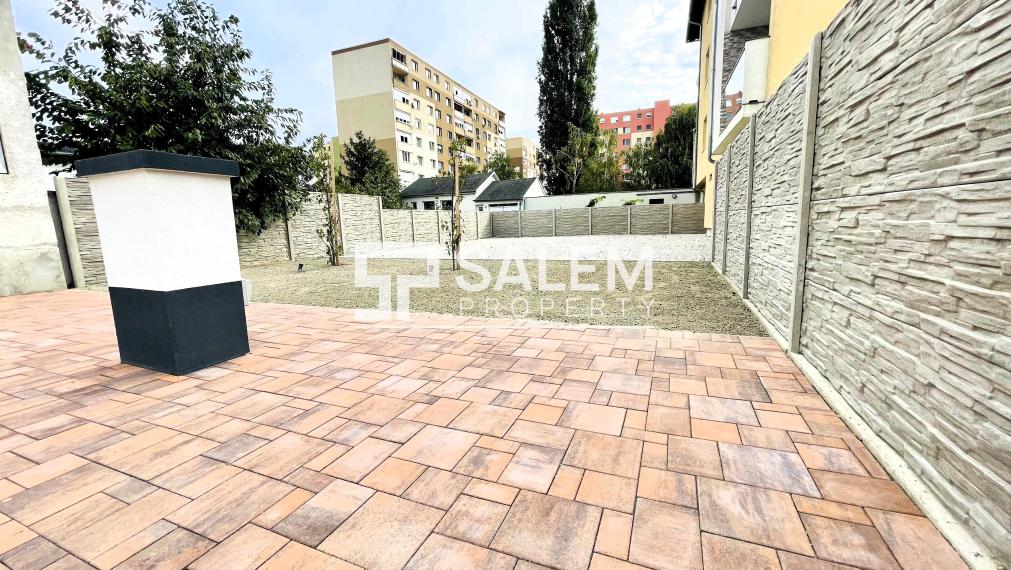 Dom na podnikanie po nedávnej kompletnej rekonštrukcii.