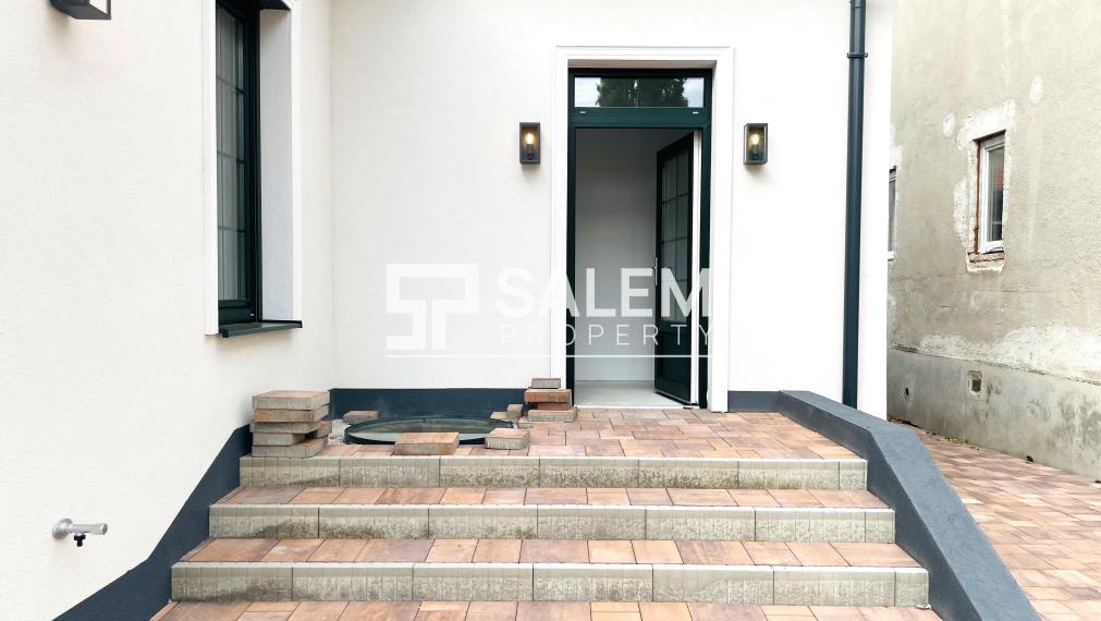 Dom na podnikanie po nedávnej kompletnej rekonštrukcii.