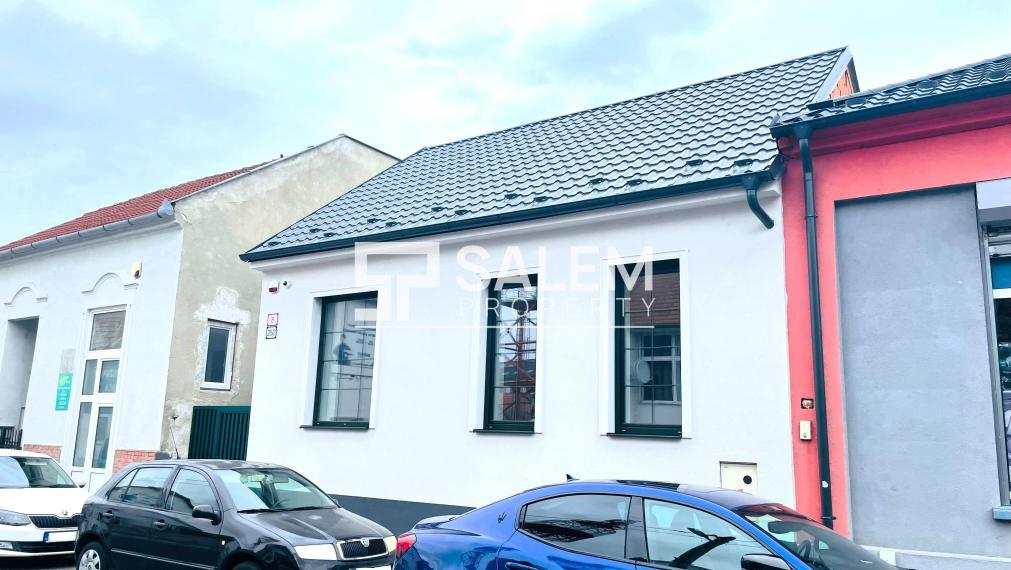 Dom na podnikanie po nedávnej kompletnej rekonštrukcii.