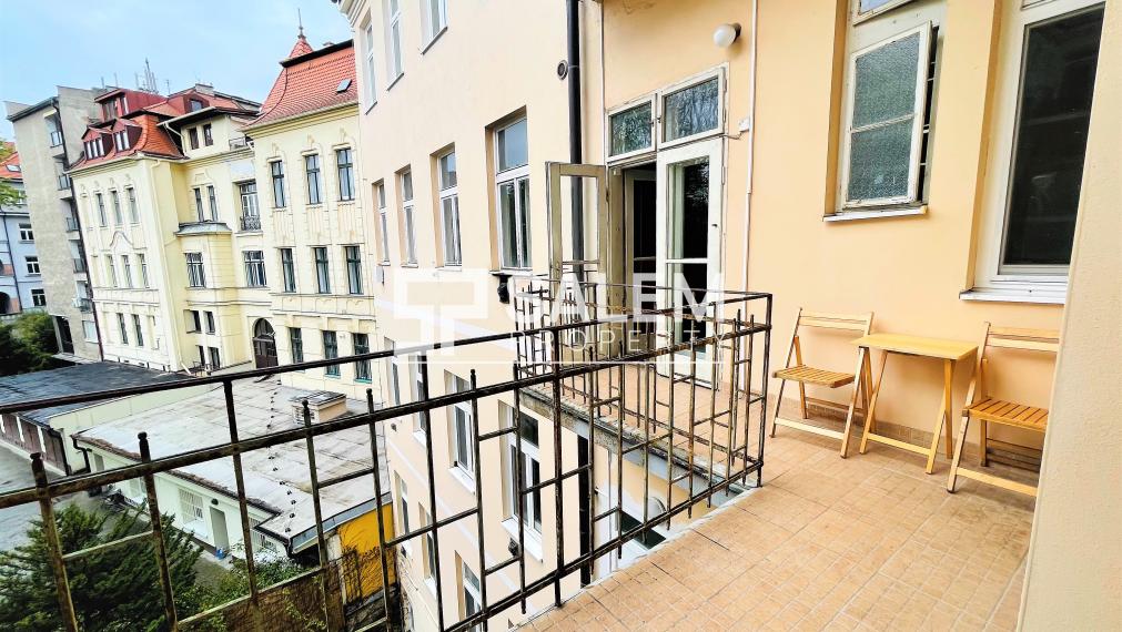 REZERVOVANÉ. Palisády, 3 izbový priestranný byt s balkónom a výhľadom na hrad