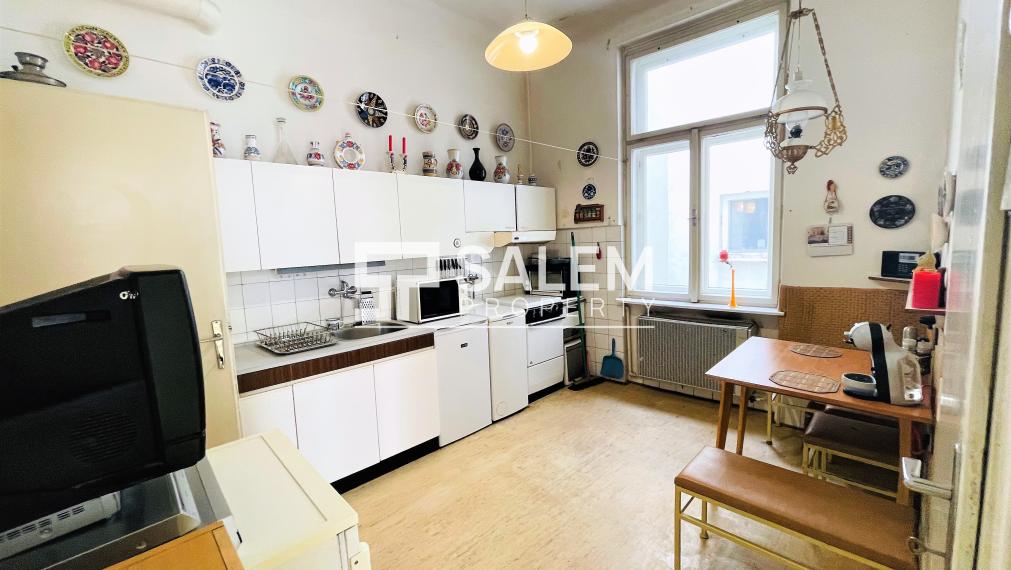 REZERVOVANÉ. Palisády, 3 izbový priestranný byt s balkónom a výhľadom na hrad