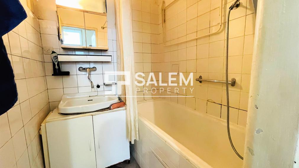 REZERVOVANÉ. Palisády, 3 izbový priestranný byt s balkónom a výhľadom na hrad