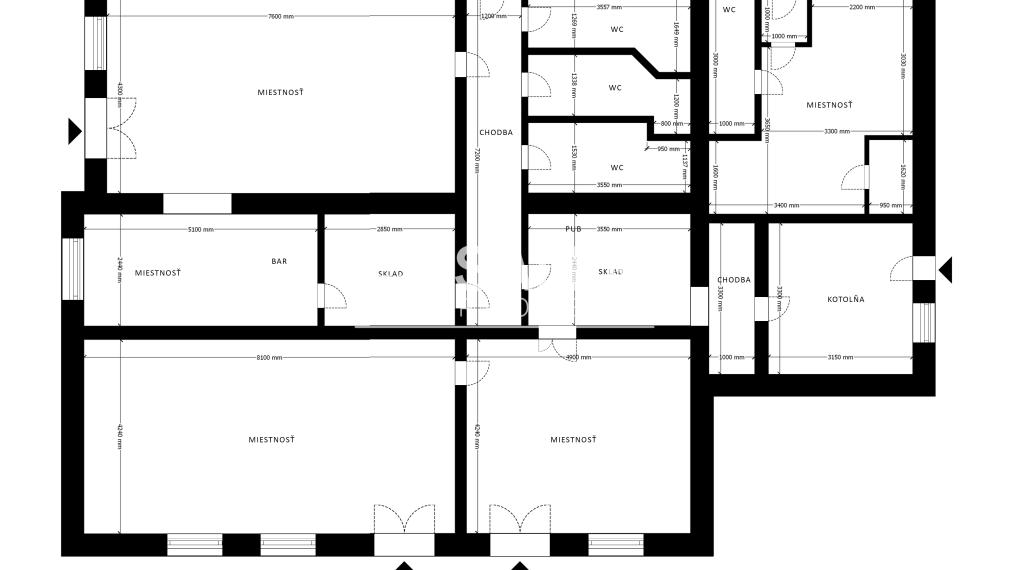 Budova s parkoviskom a záhradou, Banská Bystrica