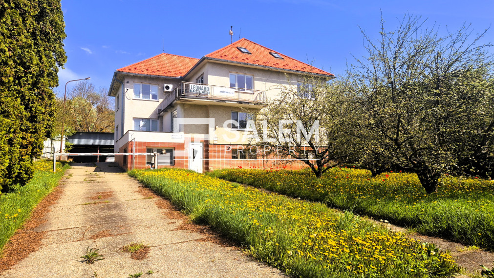 3. podlažná budova s veľkým pozemkom, Zvolen - Podborová