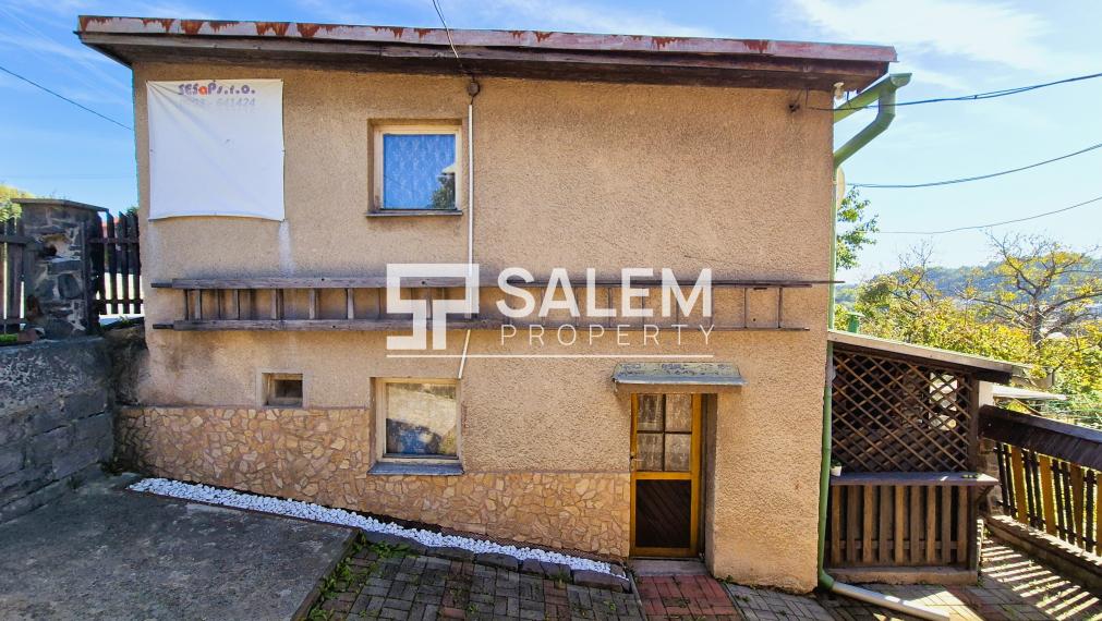 Dvojpodlažný rodinný dom s garážou a výhľadom na Podlavice