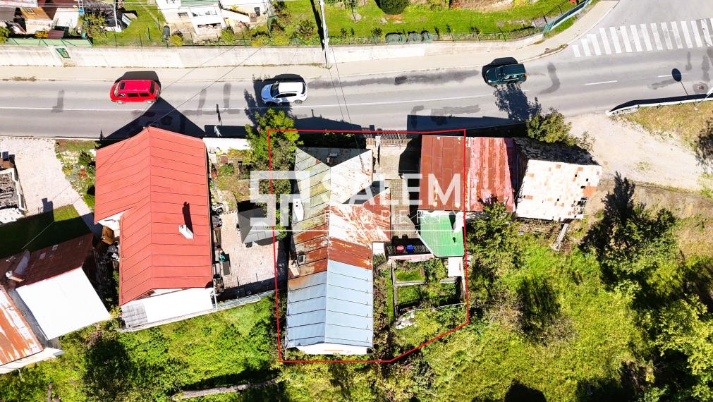 Dvojpodlažný rodinný dom s garážou a výhľadom na Podlavice