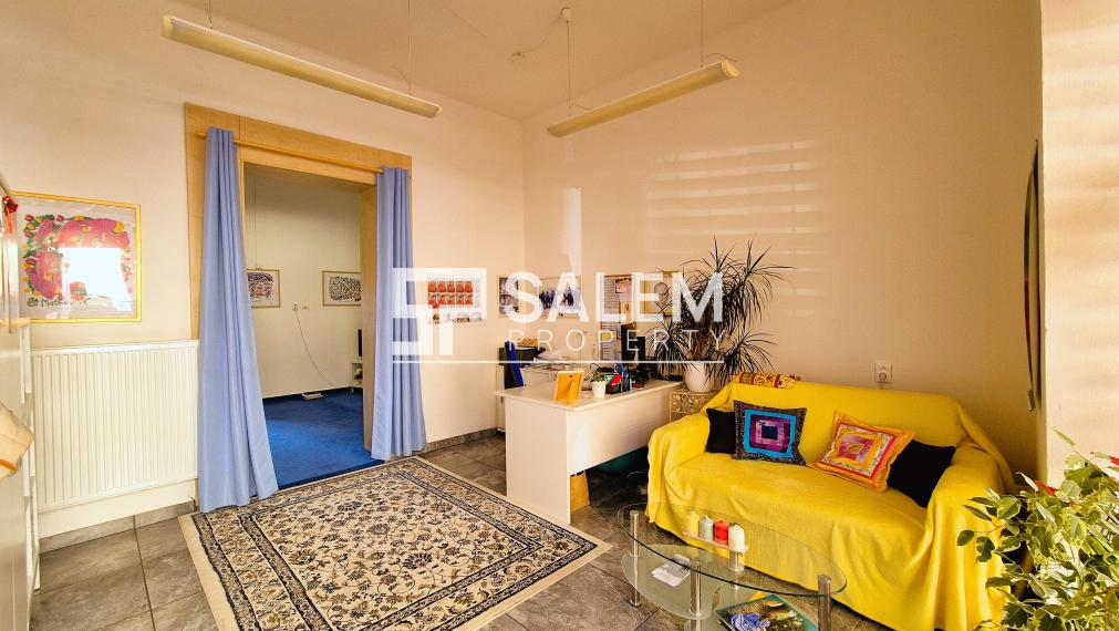 Dom s obchodnými priestormi a záhradou v centre Zvolena