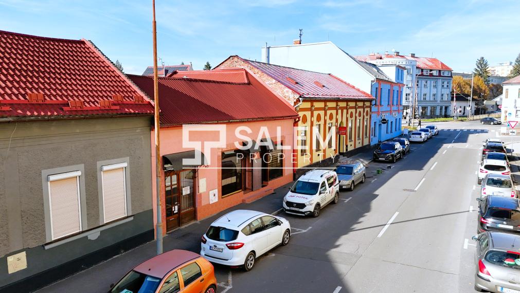 Dom s obchodnými priestormi a záhradou v centre Zvolena