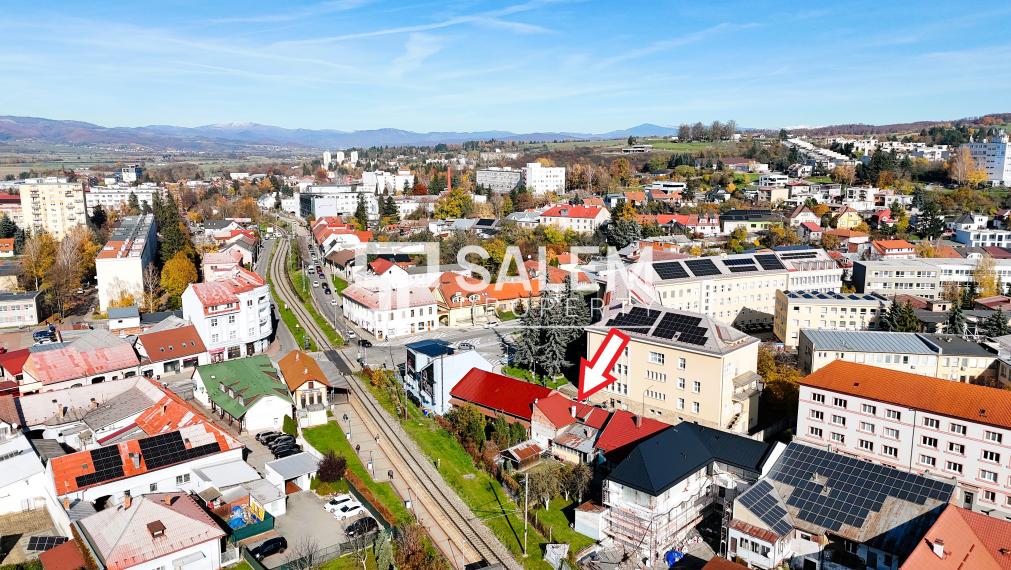 Dom s obchodnými priestormi a záhradou v centre Zvolena