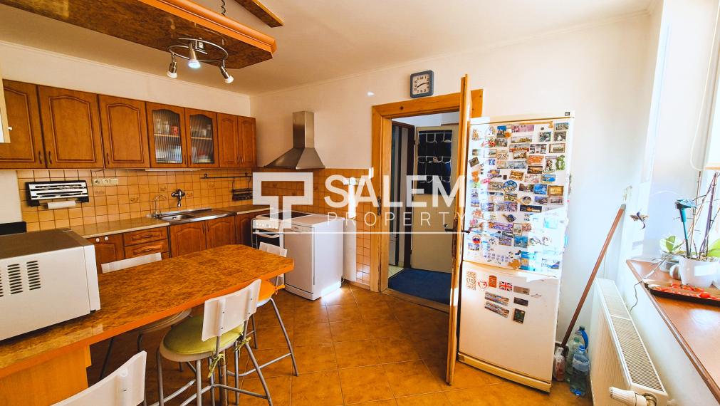 Dvojpodlažný rodinný dom s garážou a výhľadom na Podlavice