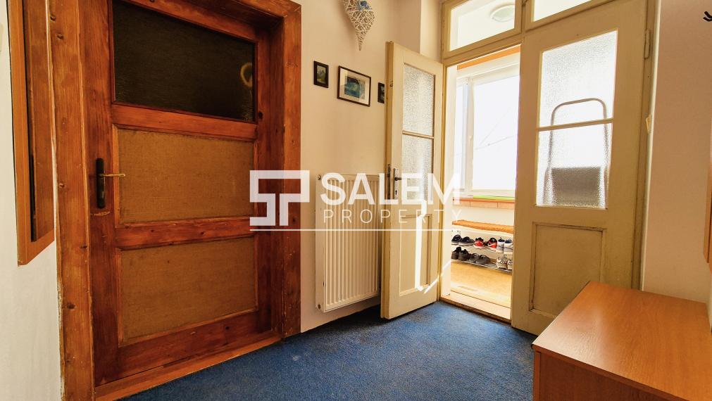 Dvojpodlažný rodinný dom s garážou a výhľadom na Podlavice