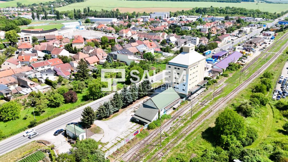 Areál s polyfunkčnou a skladovou budovou na predaj v BN