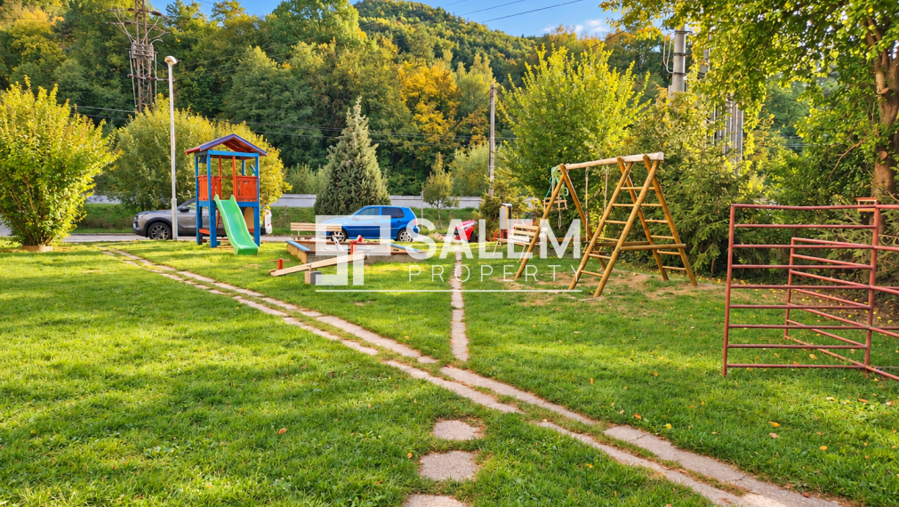 Priestranný 3-izbový byt s balkónom a garážou v cene - BB