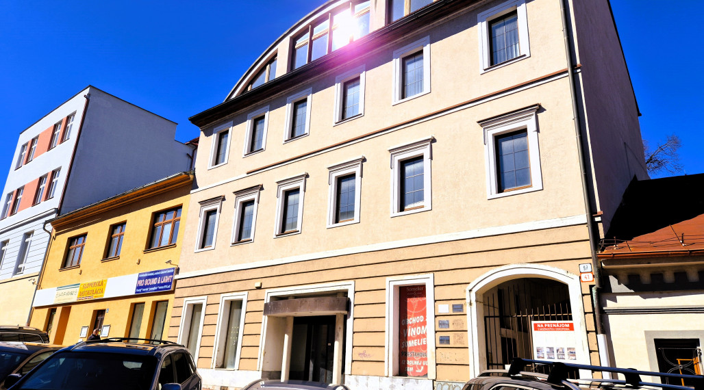 Administratívna budova v centre Banskej Bystrice