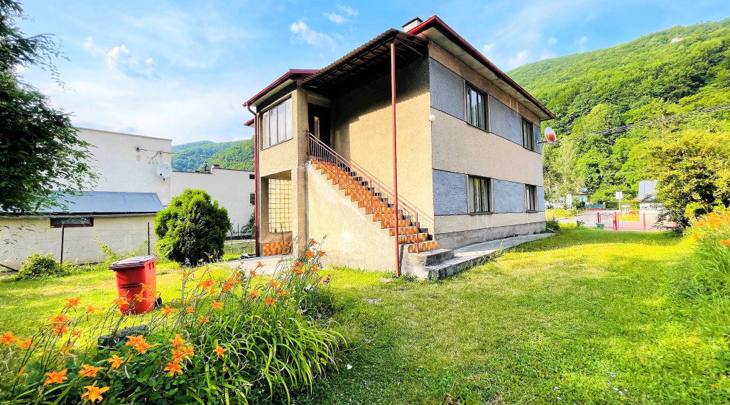 REZERVOVANÉ. 5+ izbový rodinný dom so záhradou – Banská bystrica