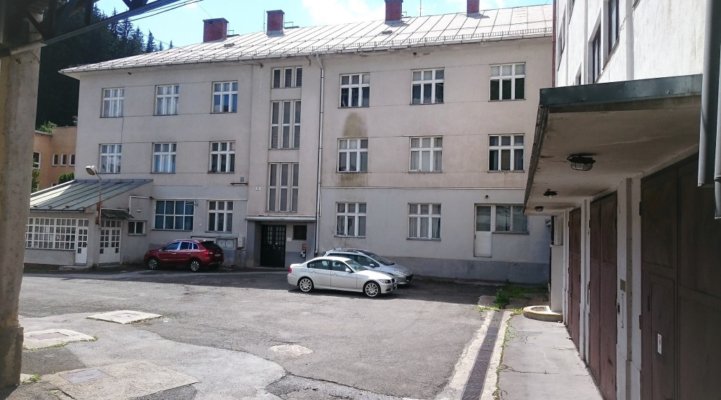 Prenájom administratívnej budovy v Harmanci.