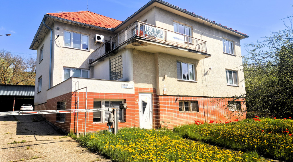 3. podlažná budova s veľkým pozemkom, Zvolen - Podborová