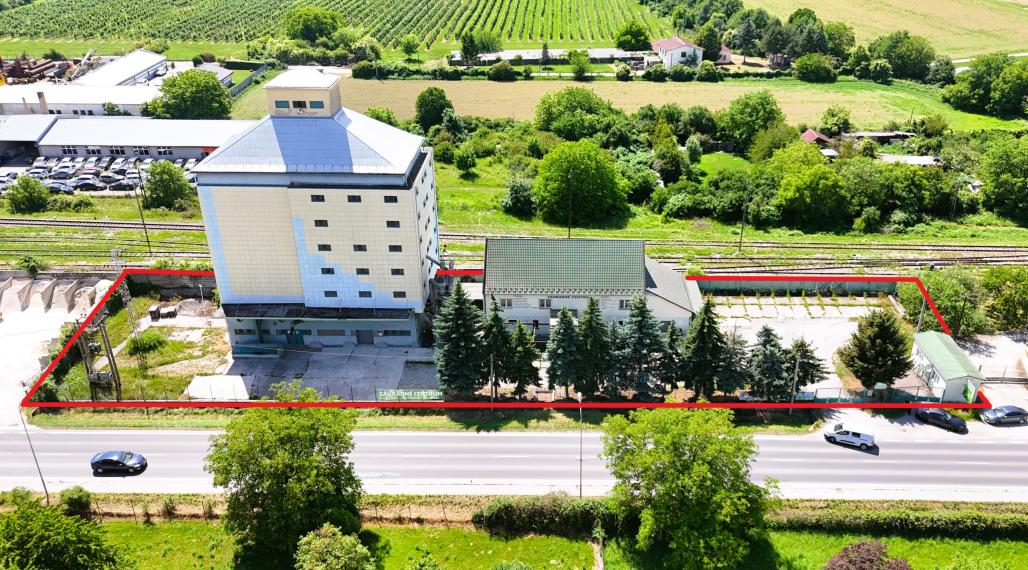 Areál s polyfunkčnou a skladovou budovou na predaj v BN