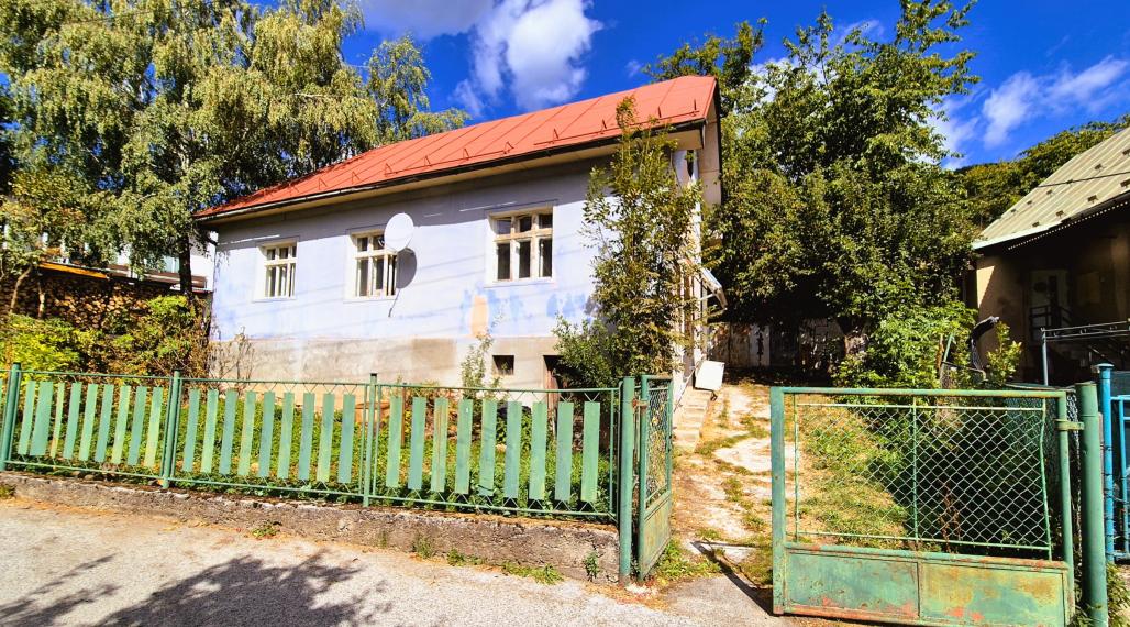 Rodinný dom so slnečnou záhradou len 6 min. od Ban. Bystrice