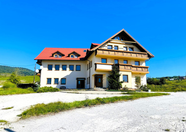 🏢 Polyfunkčná budova – Papradno (okres Považská Bystrica)