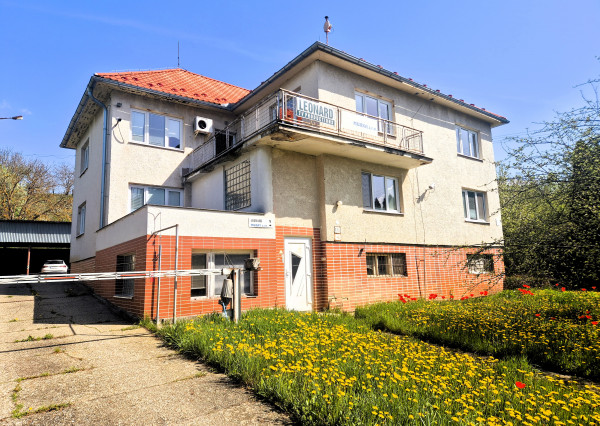 3 podlažný dom s veľkým pozemkom na Podborovej - Zvolen