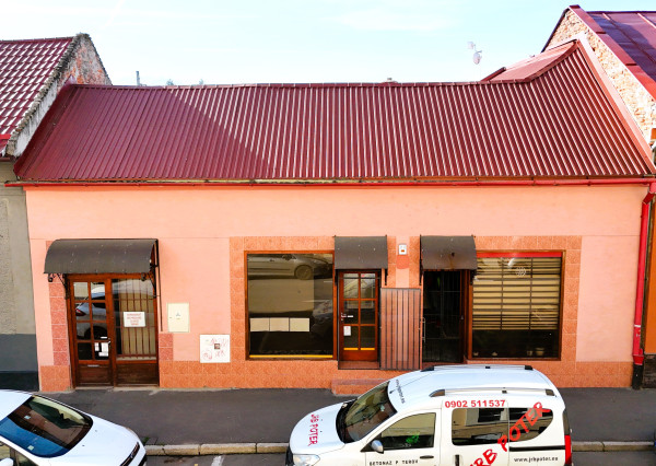 Dom s obchodnými priestormi a záhradou v centre Zvolena