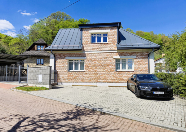 PRIESTRANNÝ 6-IZBOVÝ RODINNÝ DOM PRI LESE - KREMNIČKA - BB