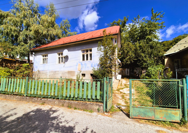 Rodinný dom so slnečnou záhradou len 6 min. od Ban. Bystrice