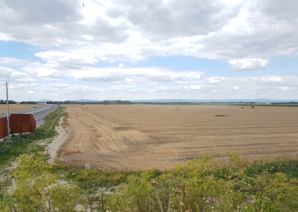 Predaj investičných pozemkov, ktoré pretína cesta R7 v Kvetoslavove