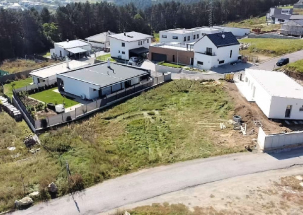 Pozemok s IS.  pre stavbu rodinného domu. Suchý vrch - Banská Bystrica