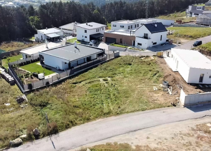 Pozemok s IS.  pre stavbu rodinného domu. Suchý vrch - Banská Bystrica