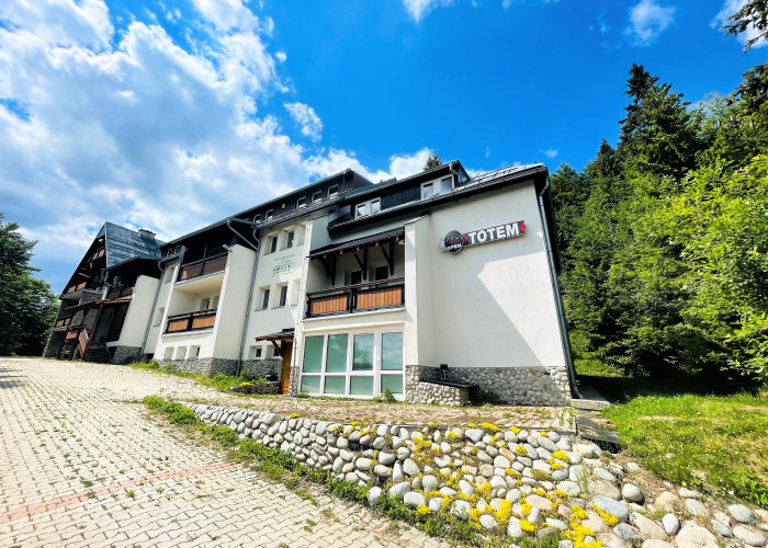 Horský Hotel s 13 apartmánmi priamo na Čertovici