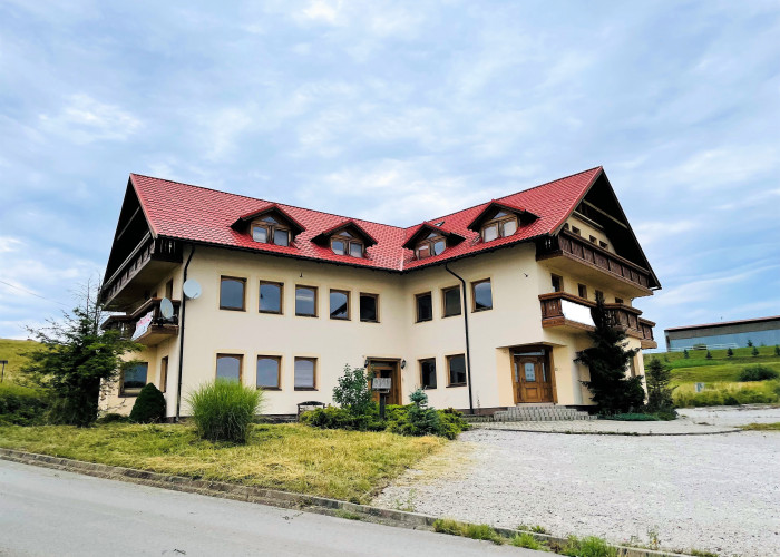 Budova s kanceláriami a ubytovacími jednotkami